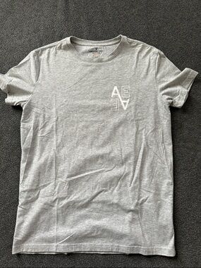 American Eagle Outfitters Light Gray Short Sleeve Logo Tee